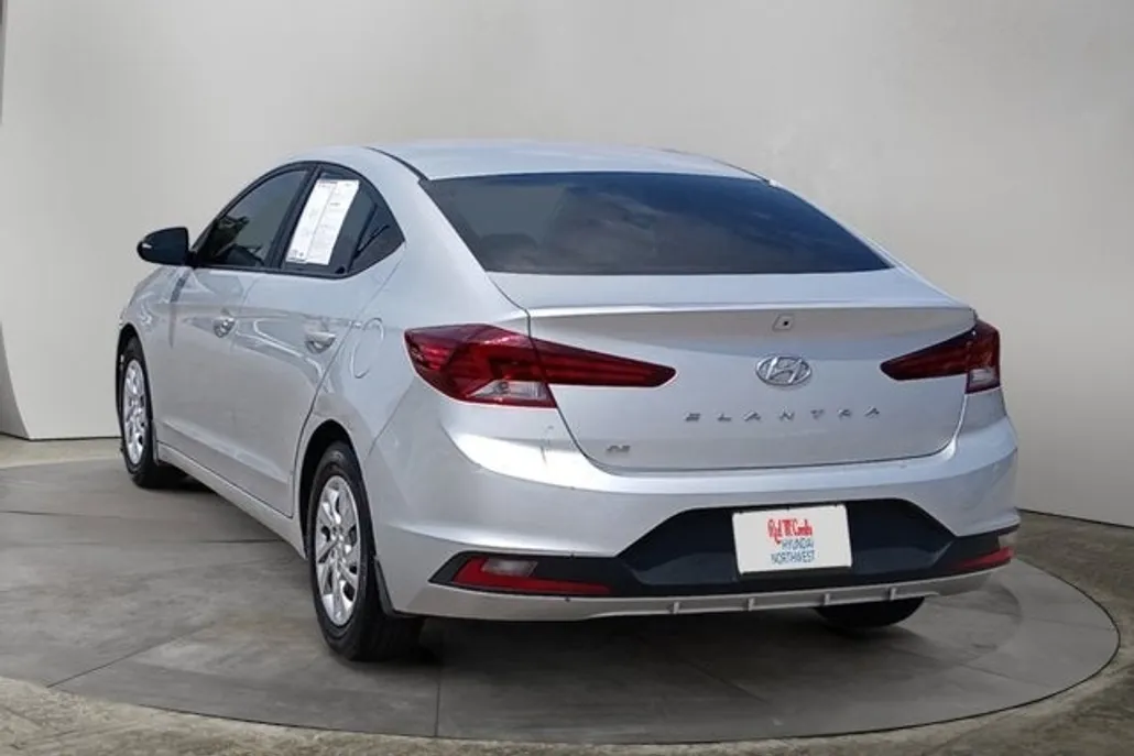 2019 Hyundai Elantra SE photo 1