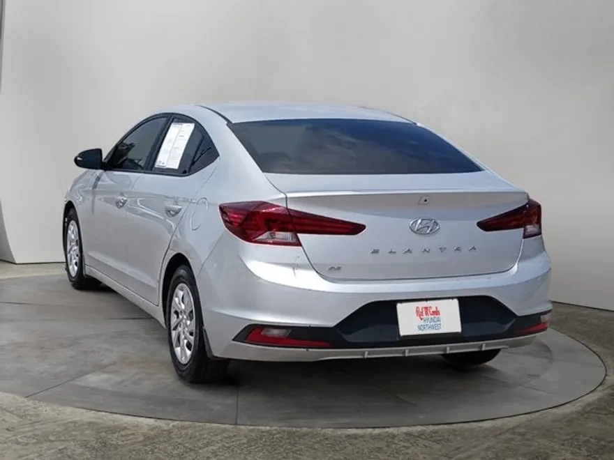 2019 Hyundai Elantra SE photo 1