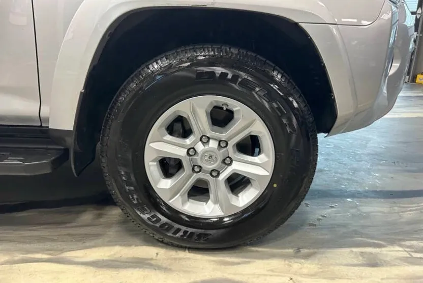 2021 Toyota 4Runner SR5 photo 1