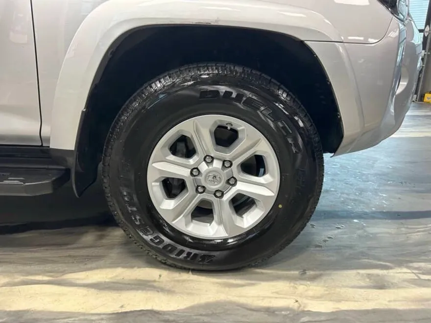 2021 Toyota 4Runner SR5 photo 1