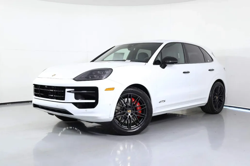 2025 Porsche Cayenne GTS photo 1