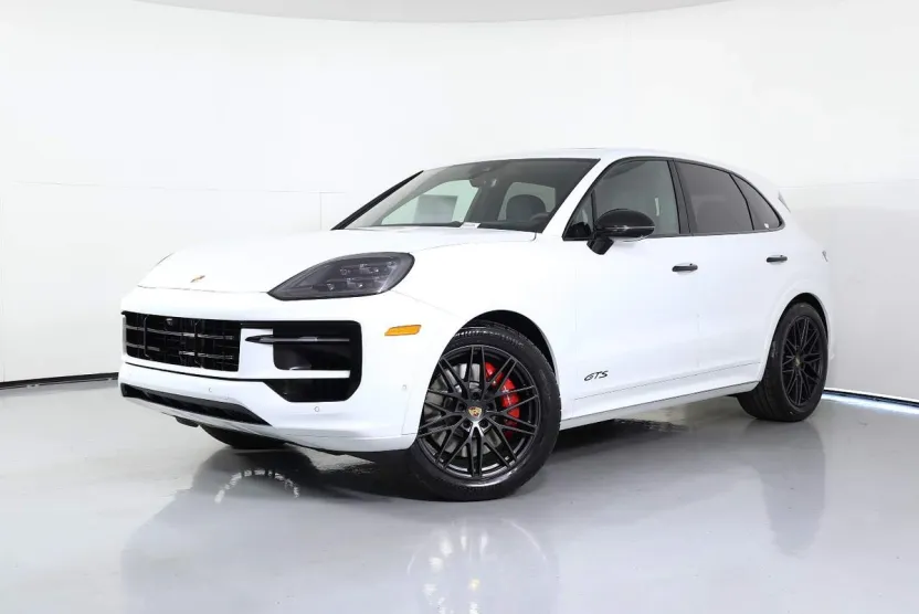 2025 Porsche Cayenne GTS photo 1