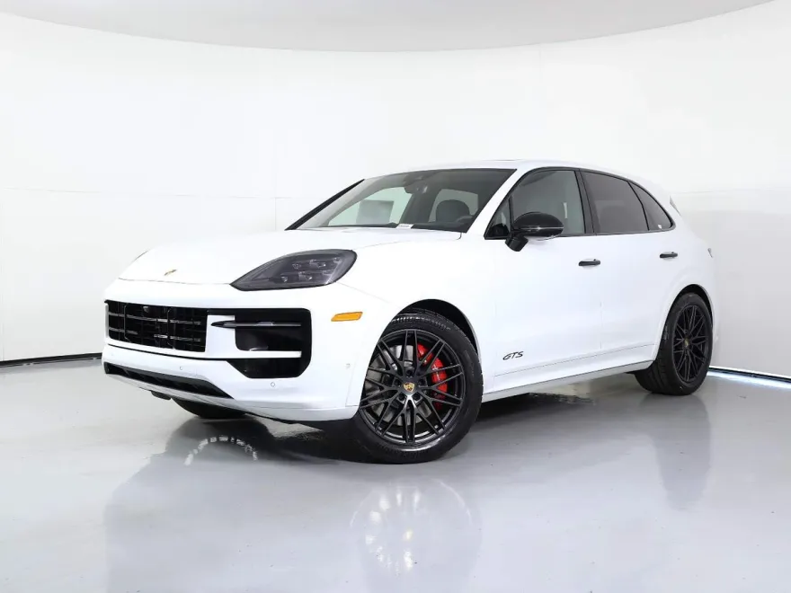 2025 Porsche Cayenne GTS photo 1
