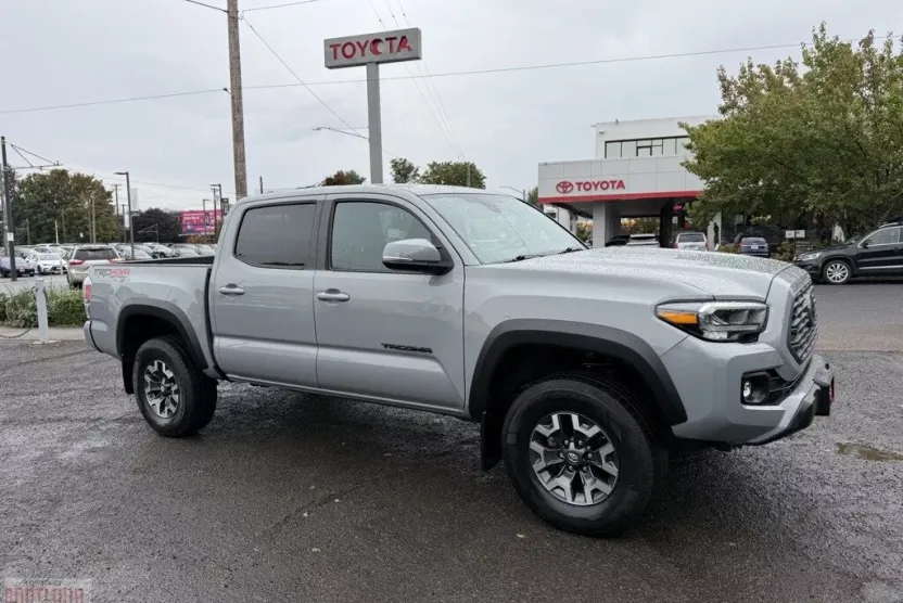 2020 Toyota Tacoma TRD Off-Road photo 1