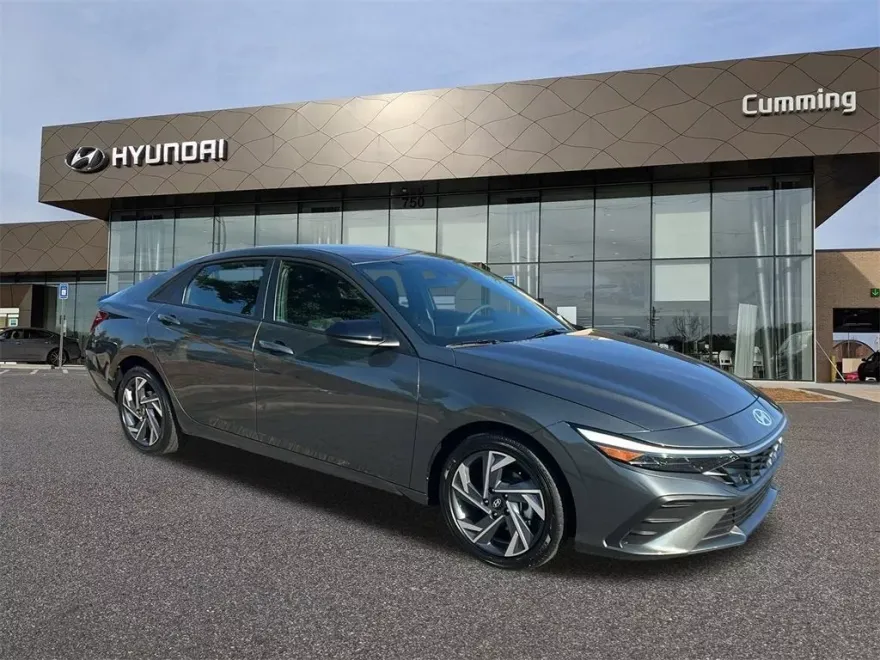 2025 Hyundai Elantra SEL Sport photo 1