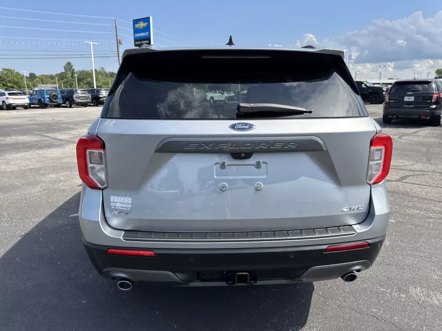 2022 Ford Explorer XLT photo 1