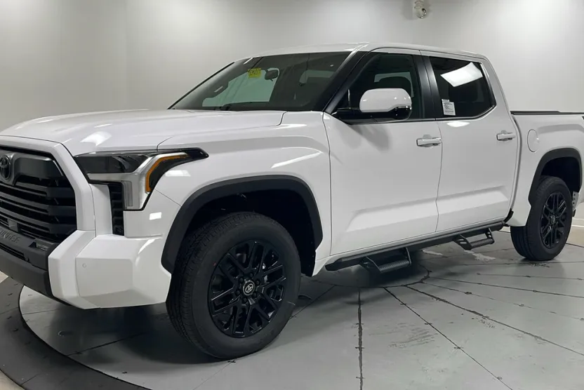 2026 Toyota Tundra SR5 CrewMax photo 1