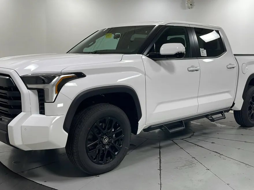 2026 Toyota Tundra SR5 CrewMax photo 1