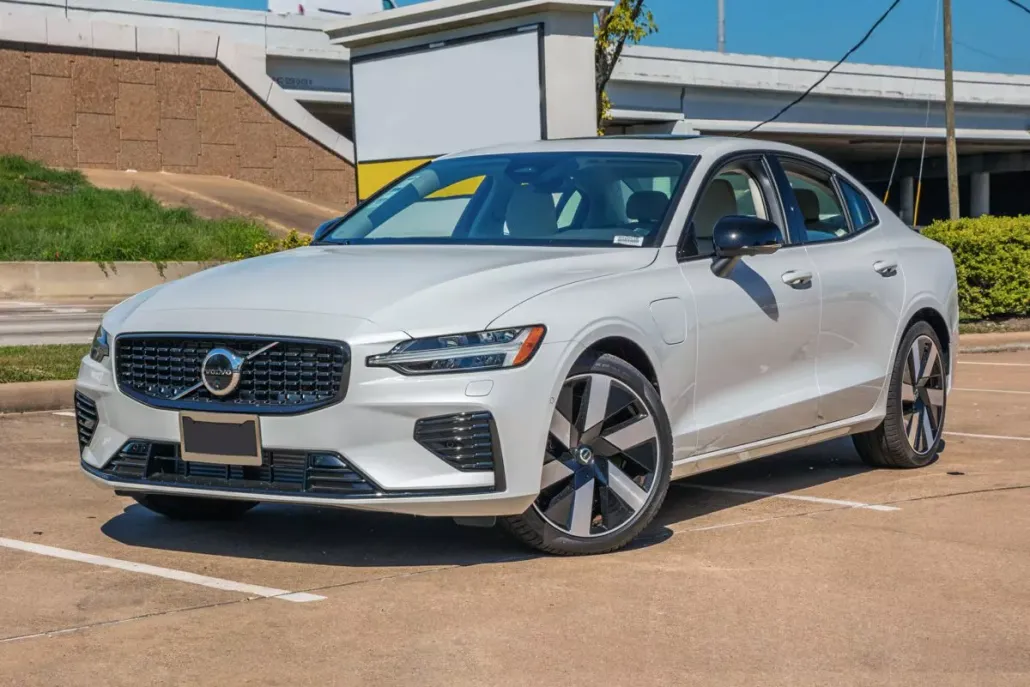2024 Volvo S60 Recharge T8 Plus Black Edition photo 1