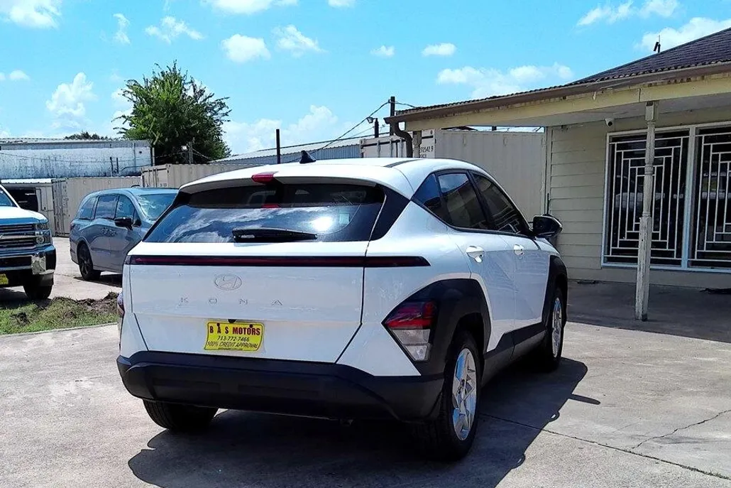 2025 Hyundai Kona SE photo 1