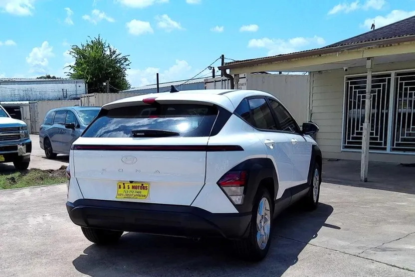 2025 Hyundai Kona SE photo 1