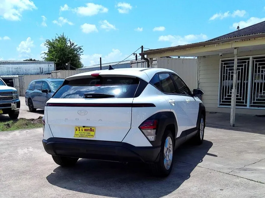 2025 Hyundai Kona SE photo 1