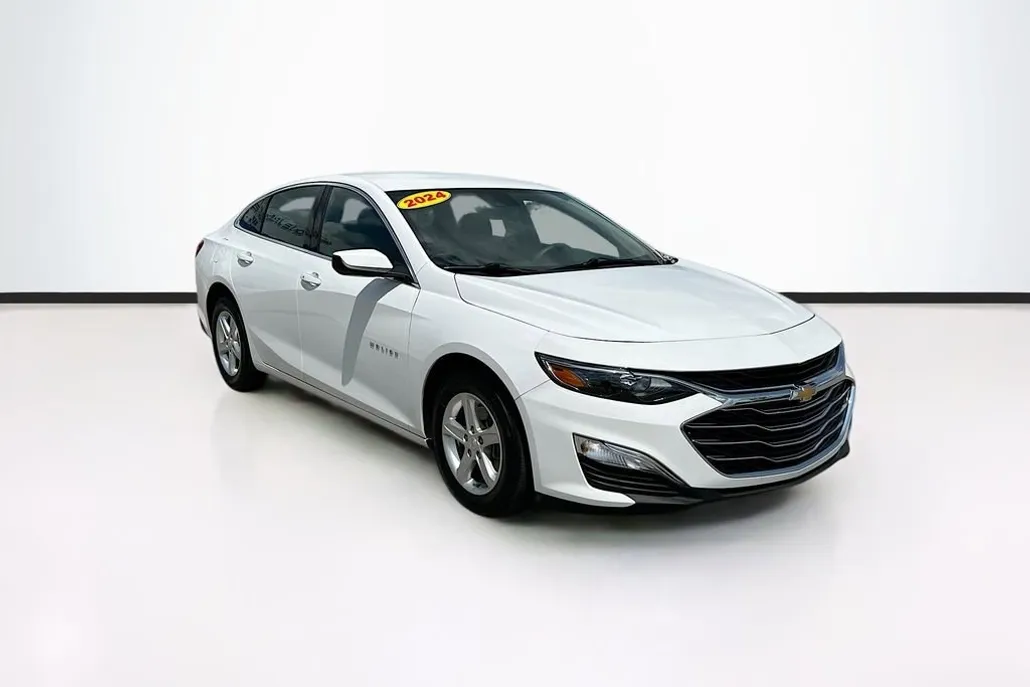 2024 Chevrolet Malibu LS photo 1