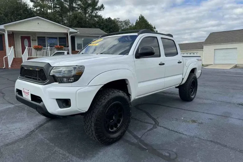 2015 Toyota Tacoma V6 TRD Off-Road 4x4 photo 1