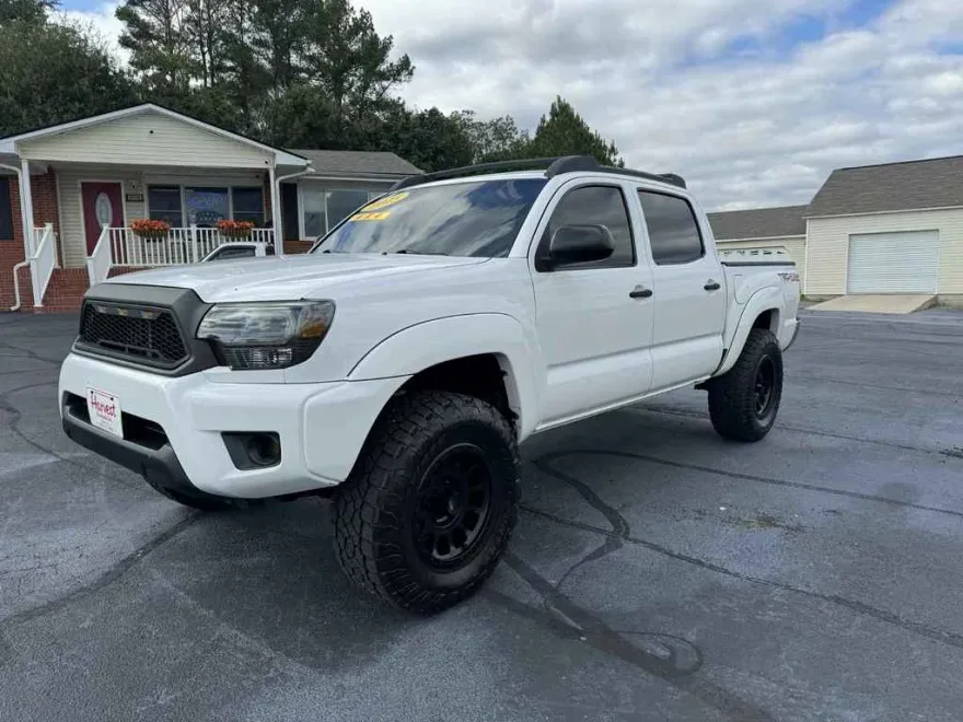 2015 Toyota Tacoma V6 TRD Off-Road 4x4 photo 1