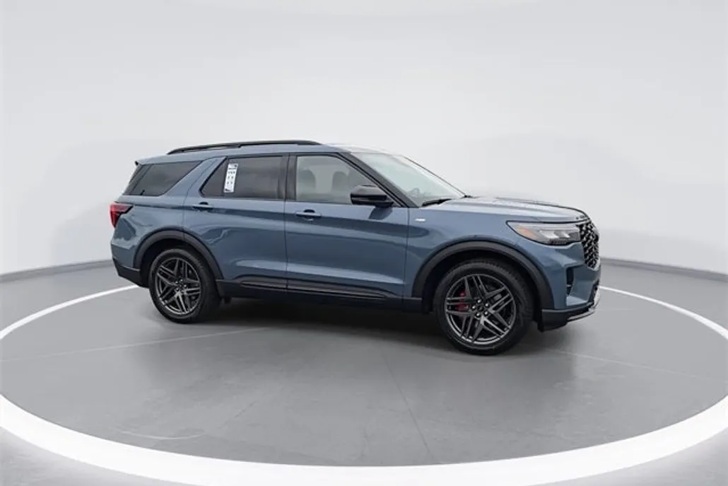 2025 Ford Explorer ST-Line photo 1