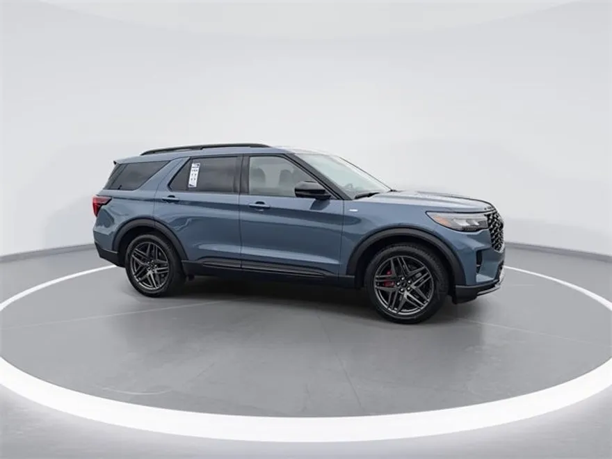 2025 Ford Explorer ST-Line photo 1