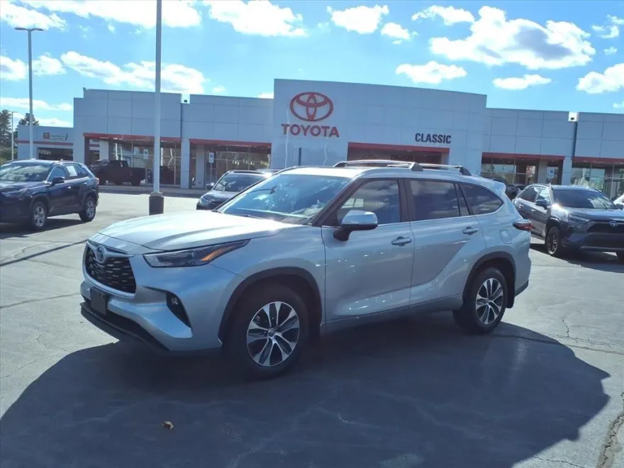 2024 Toyota Highlander Hybrid XLE photo 1