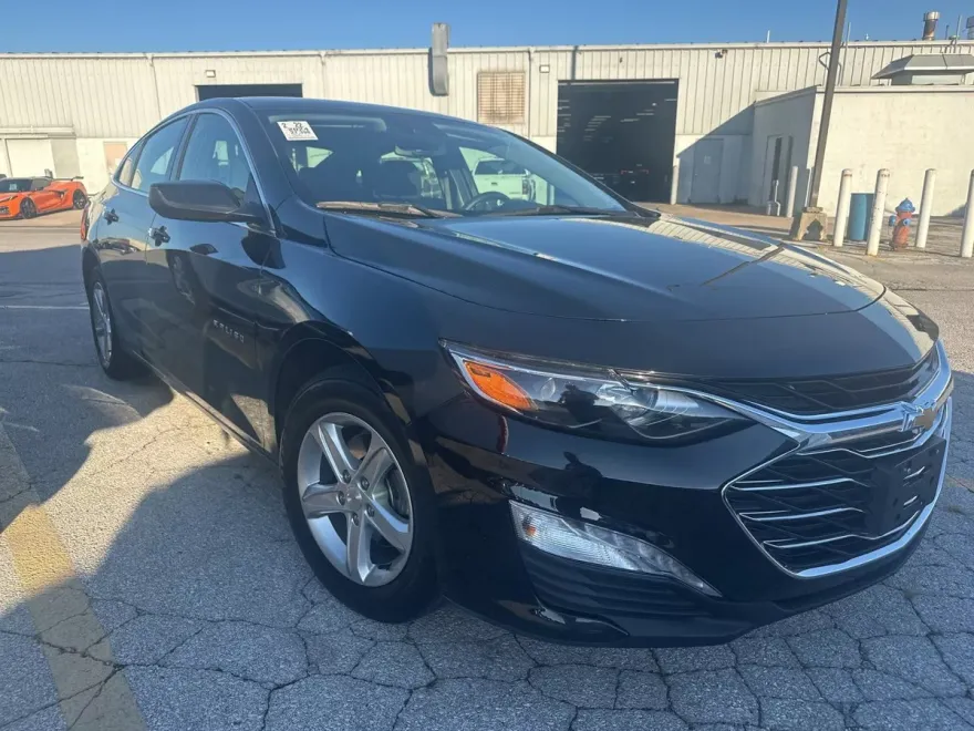 2024 Chevrolet Malibu 1LT photo 1