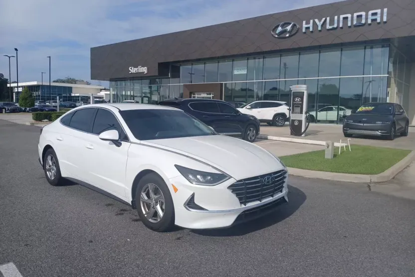 2022 Hyundai Sonata SE photo 1