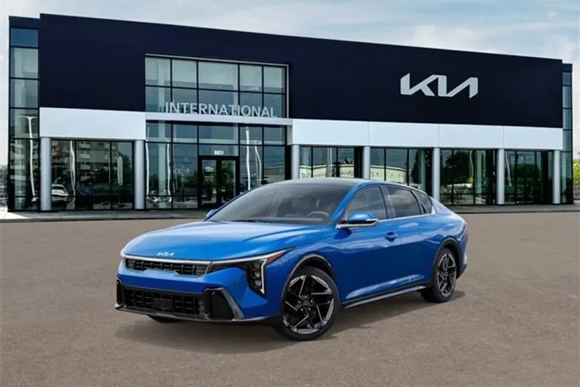 2025 Kia K4 GT-Line photo 1
