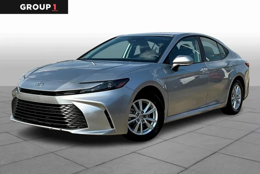 2025 Toyota Camry LE photo 1