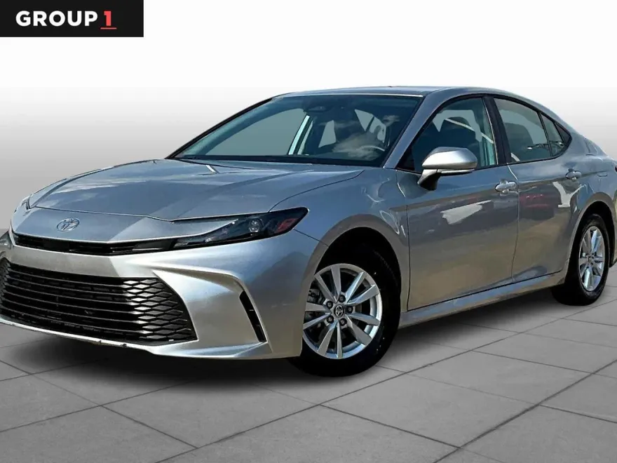 2025 Toyota Camry LE photo 1