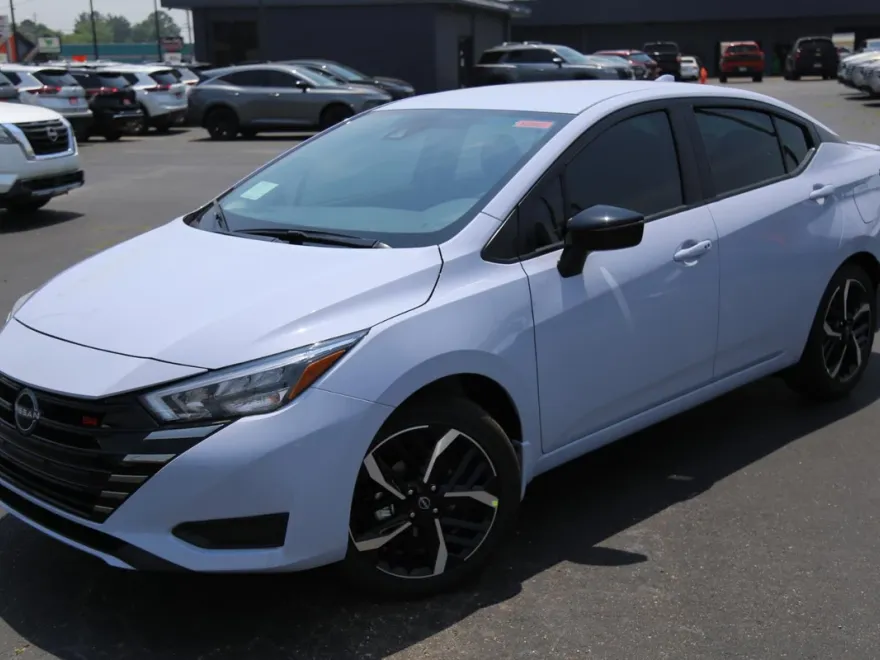 2025 Nissan Versa SR photo 1
