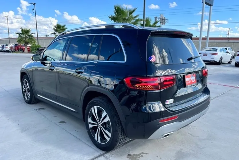 2025 Mercedes Benz GLB 250 photo 1