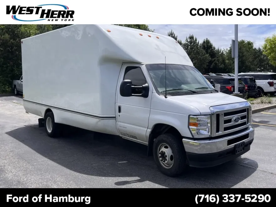 2025 Ford E-450 Cutaway photo 1