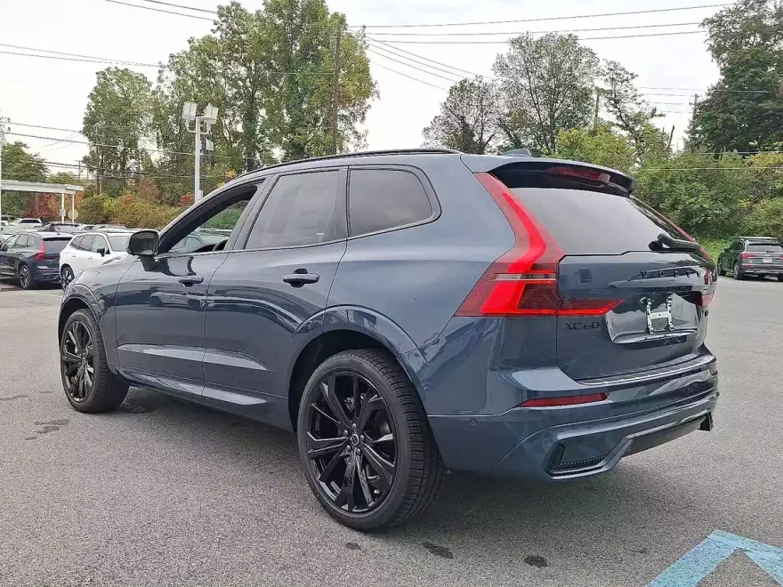 2026 Volvo XC60 B5 Black Edition photo 1