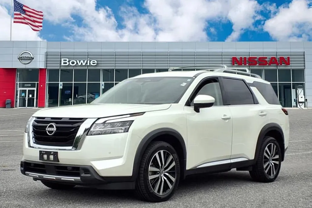 2023 Nissan Pathfinder Platinum photo 1