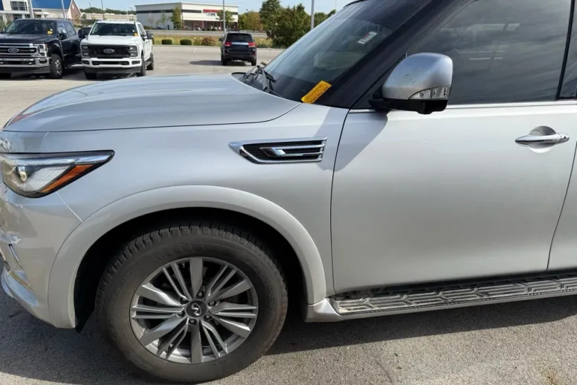 2021 Infiniti QX80 Luxe photo 1