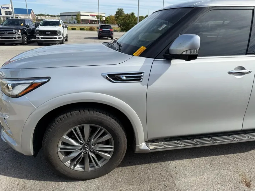 2021 Infiniti QX80 Luxe photo 1