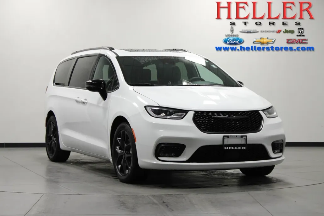 2025 Chrysler Pacifica Limited photo 1