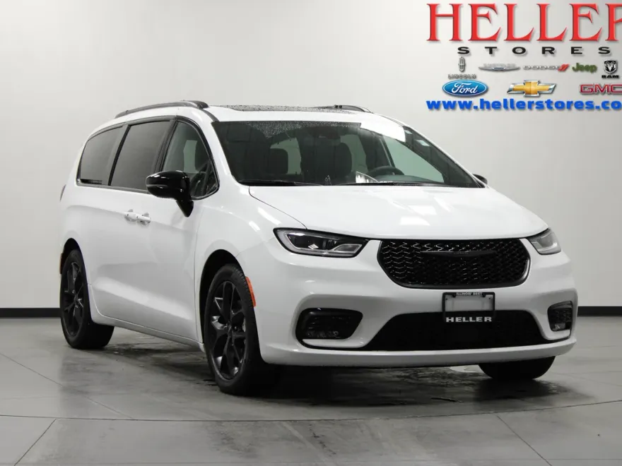 2025 Chrysler Pacifica Limited photo 1