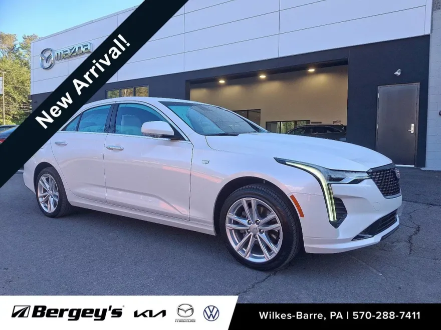 2022 Cadillac CT4 Luxury photo 1