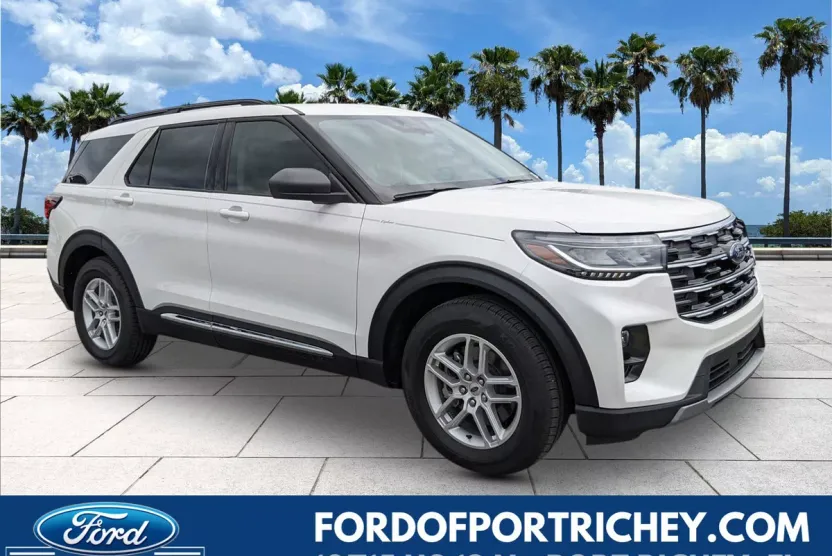 2025 Ford Explorer photo 1