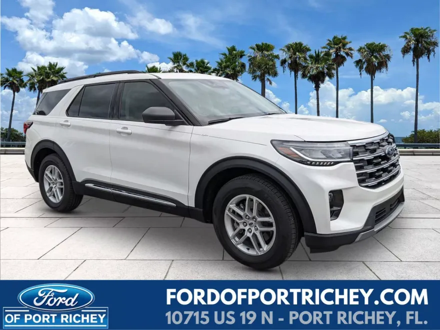 2025 Ford Explorer photo 1