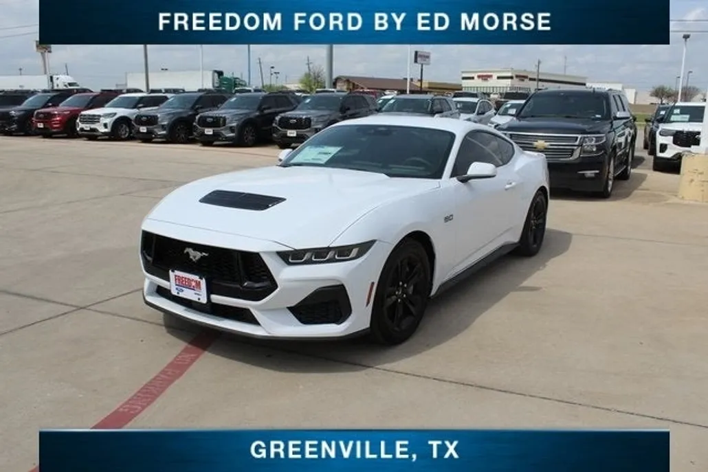 2025 Ford Mustang GT photo 1