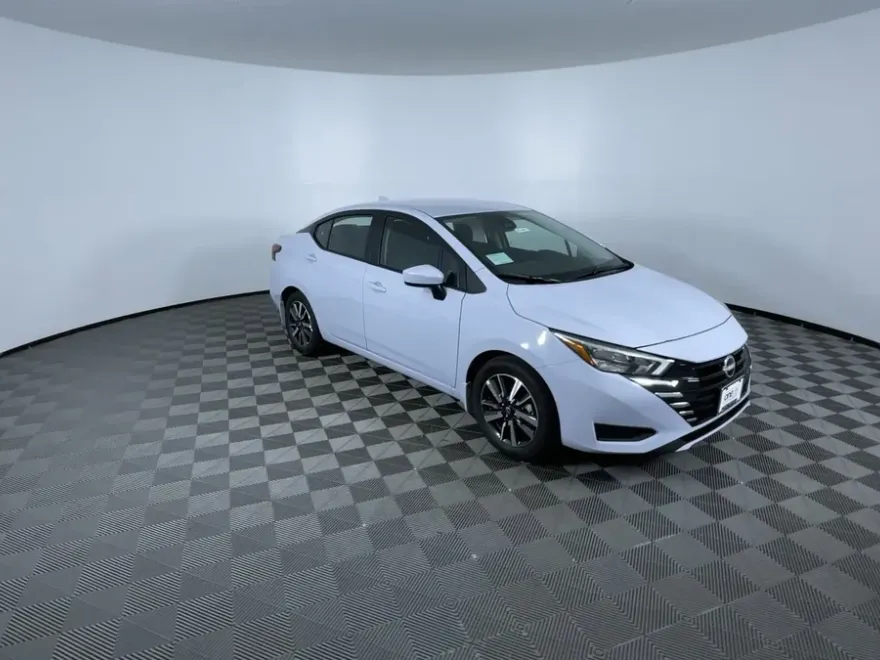 2025 Nissan Versa SV photo 1