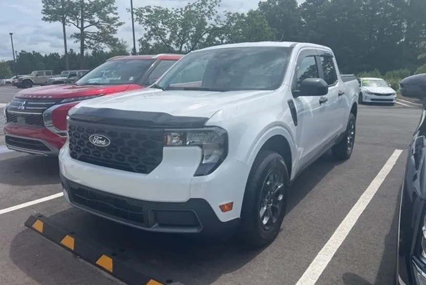 2025 Ford Maverick XLT photo 1