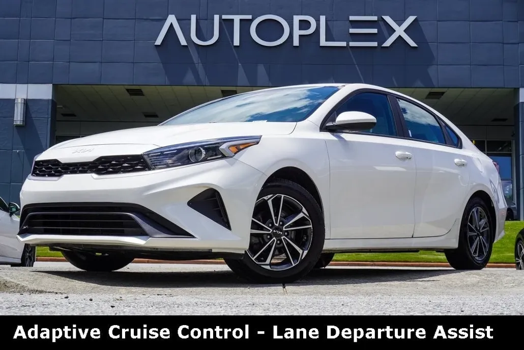 2022 Kia Forte LXS photo 1