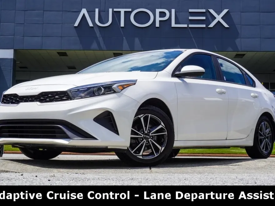 2022 Kia Forte LXS photo 1
