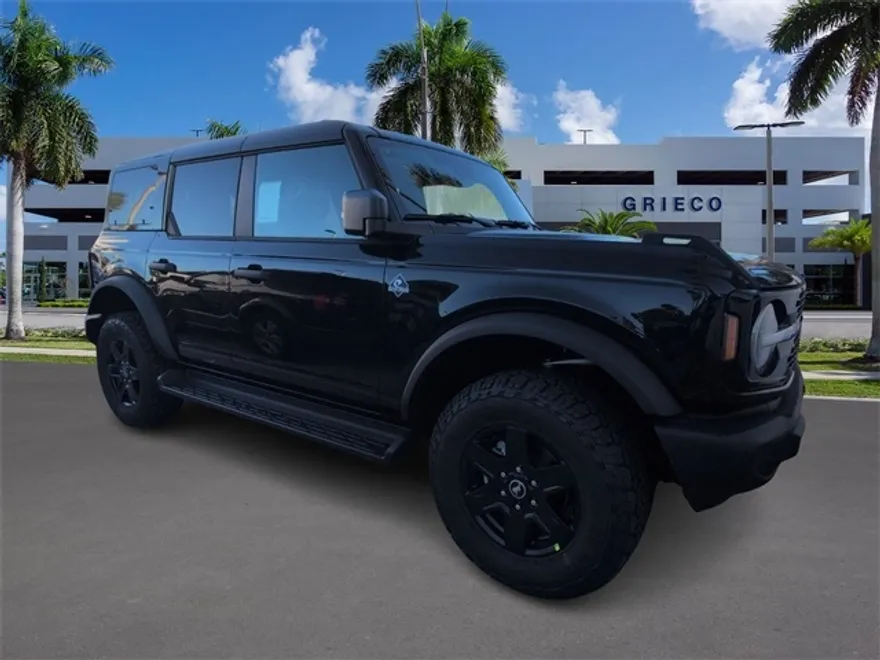2025 Ford Bronco Outer Banks photo 1