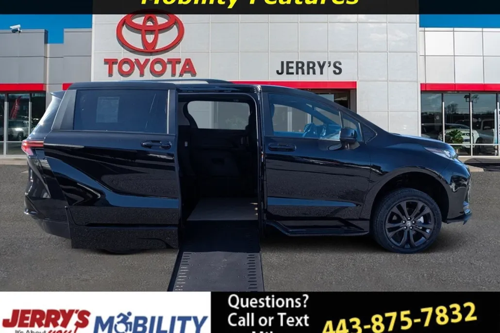 2025 Toyota Sienna XSE photo 1