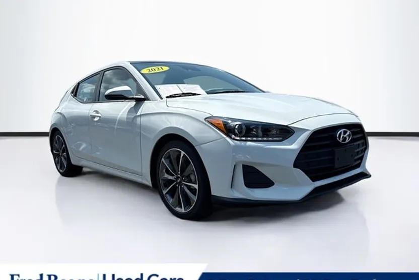 2021 Hyundai Veloster Premium photo 1