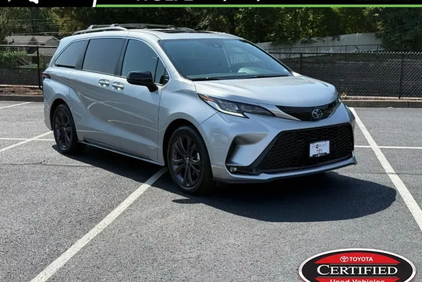 2021 Toyota Sienna XSE photo 1