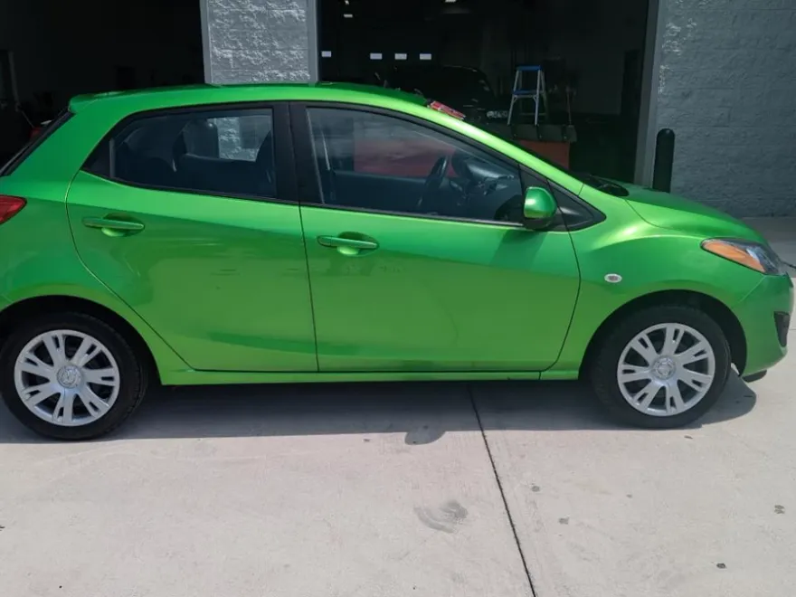 2011 Mazda Mazda2 Sport photo 1