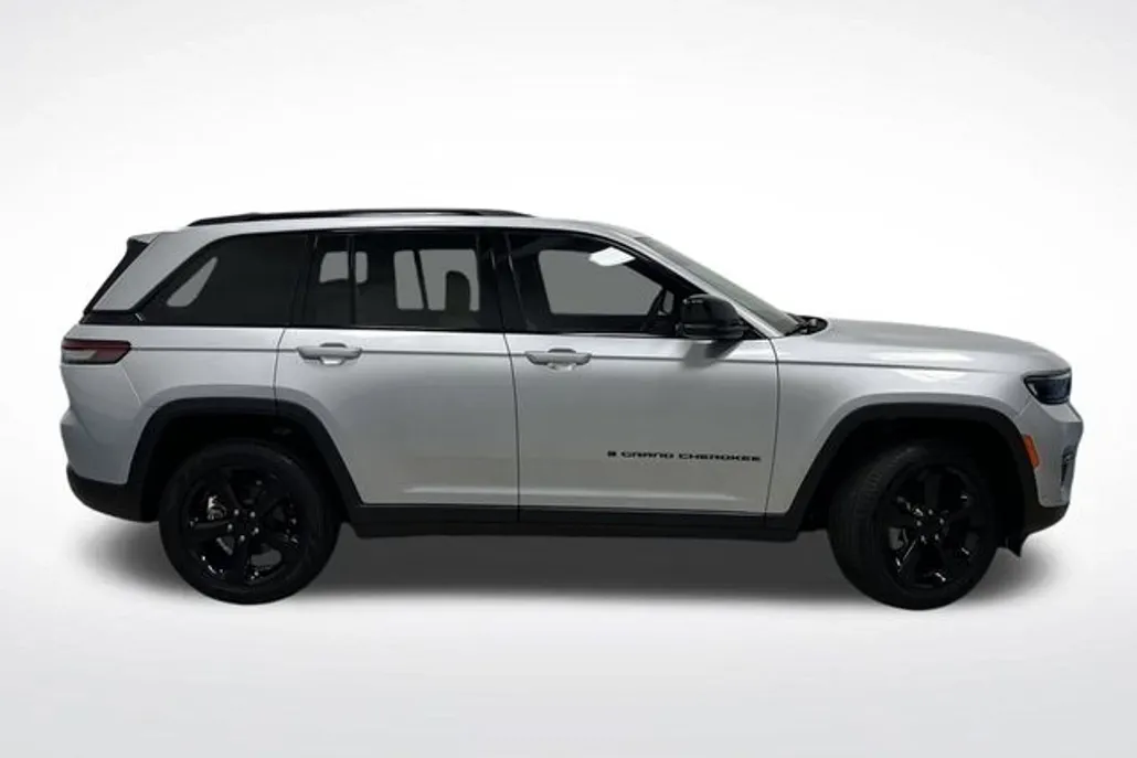 2024 Jeep Grand Cherokee Limited photo 1